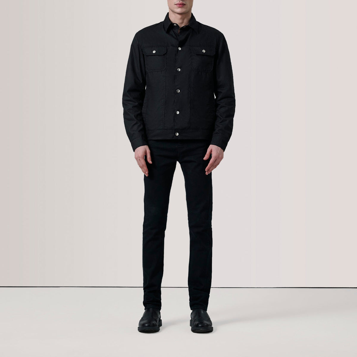 
Black Waxed Cotton Canvas Leather Jacket - Vue arrière montrant la carrure ajustée et l'ourlet net