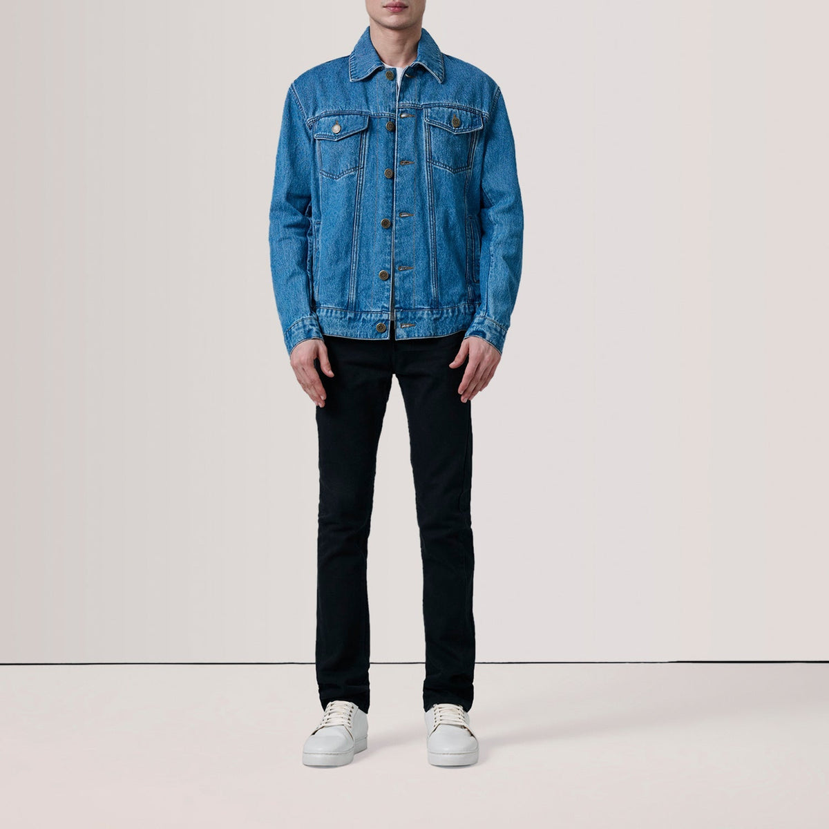 
Blue Full-Grain leather Jacket - Vue arrière montrant la carrure ajustée et l'ourlet net