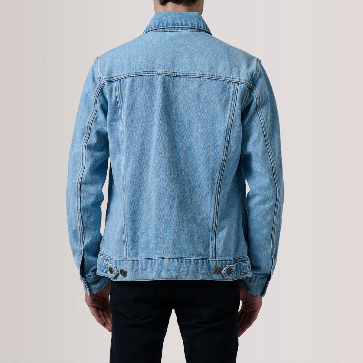 Vue détaillée of Classic Collar &amp; Heavy-Duty Zipper Hardware on Conard Light Bleu Denim Trucker Veste en Cuir pour Homme For Men