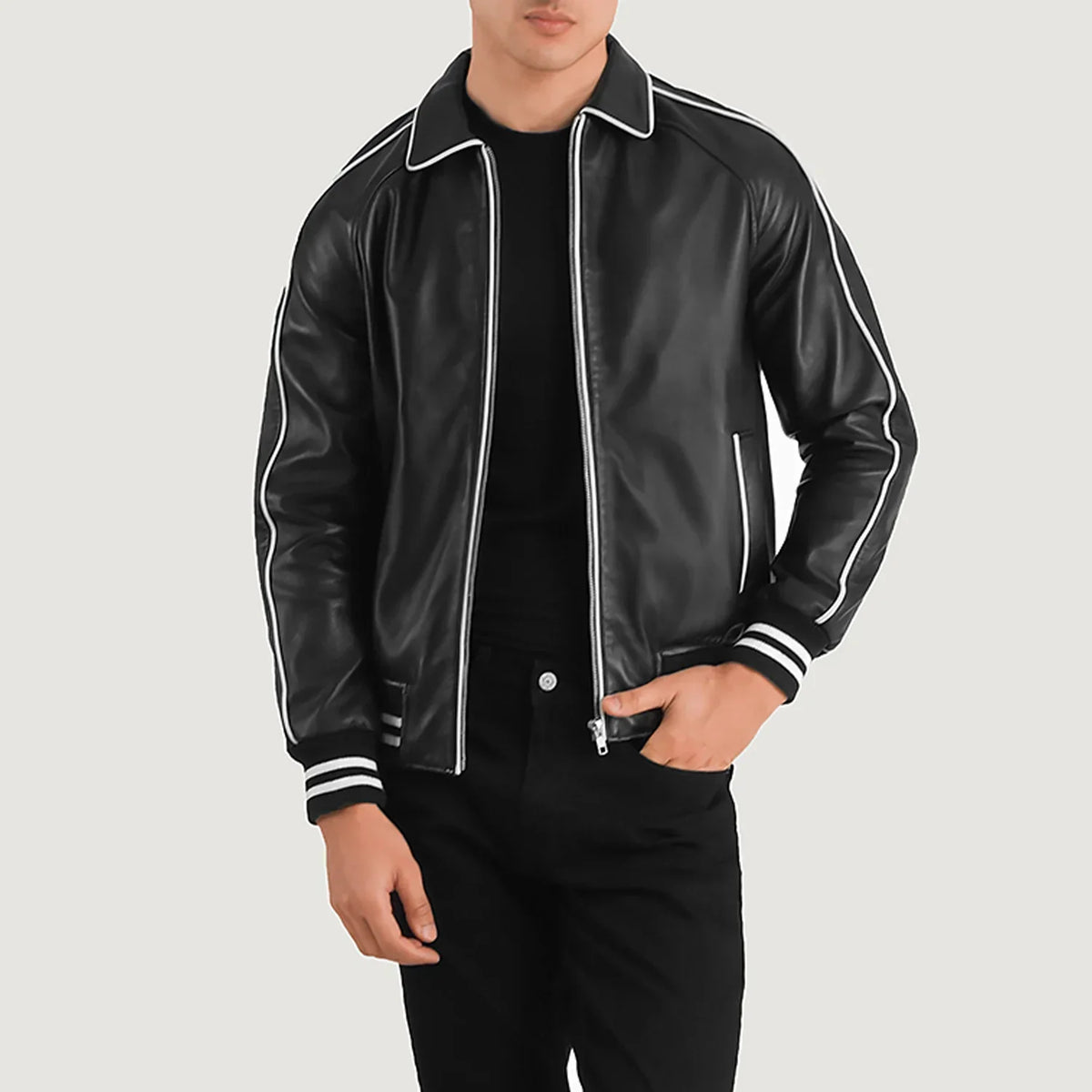 Cooper Noir Leather Varsity Veste en Cuir pour Homme in Black Sheepskin Leather - Vue de face &amp; silhouette ajustée | Acheter en ligne