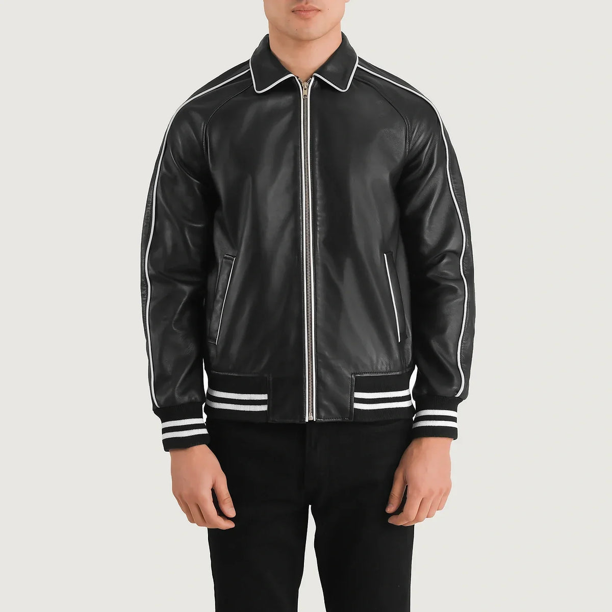 Vue détaillée of Shirt collar &amp; Zipper Hardware on Cooper Noir Leather Varsity Veste en Cuir pour Homme