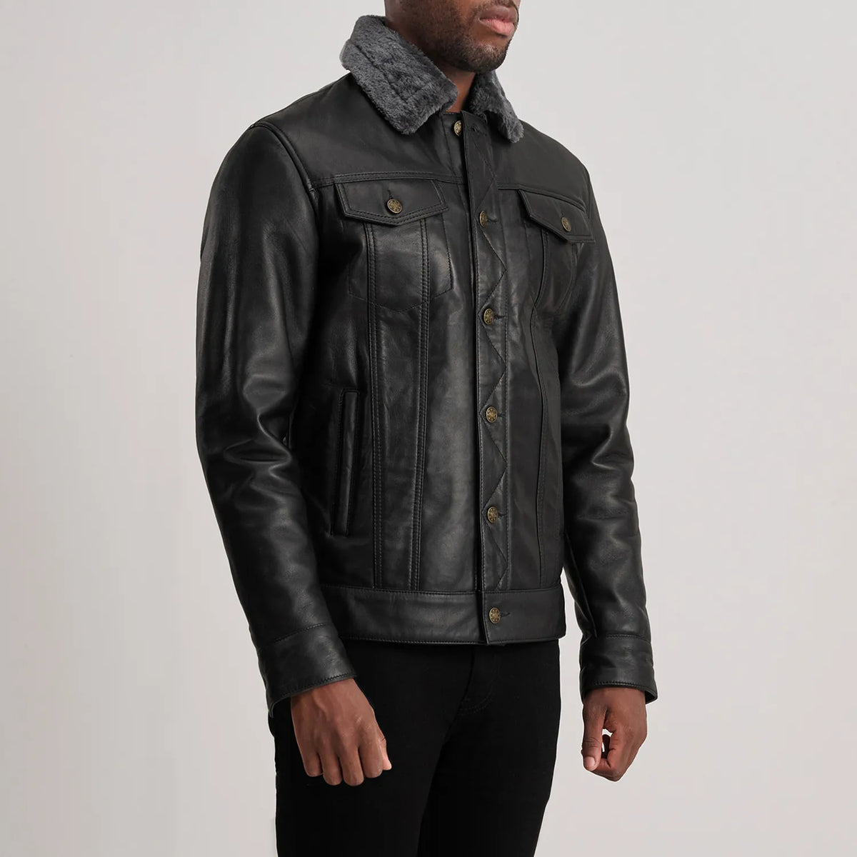 
Black Sheepskin Leather Aviator Jacket - Vue arrière montrant la carrure ajustée et l'ourlet net