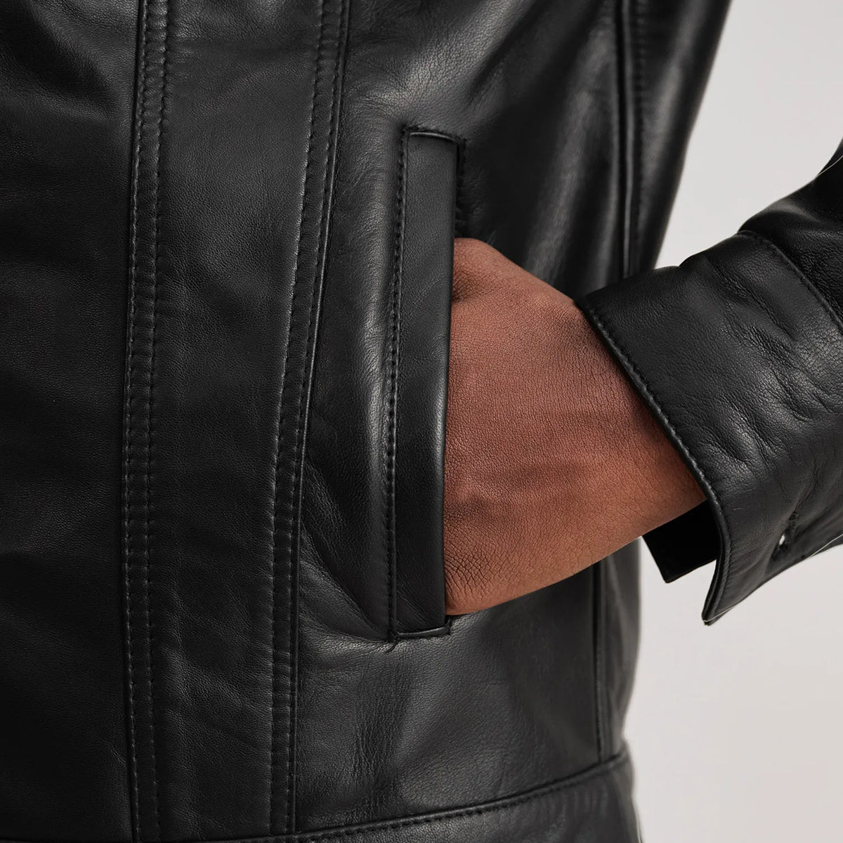 
Vue intérieure Showing Fully Faux Fur Lined & Deux poches intérieures fonctionnelles