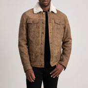 Dallis Snuffed Brown Shearling Trucker Jacket in Distressed Brown Sheepskin Snuffed - Vue de face &amp; silhouette ajustée | Acheter en ligne