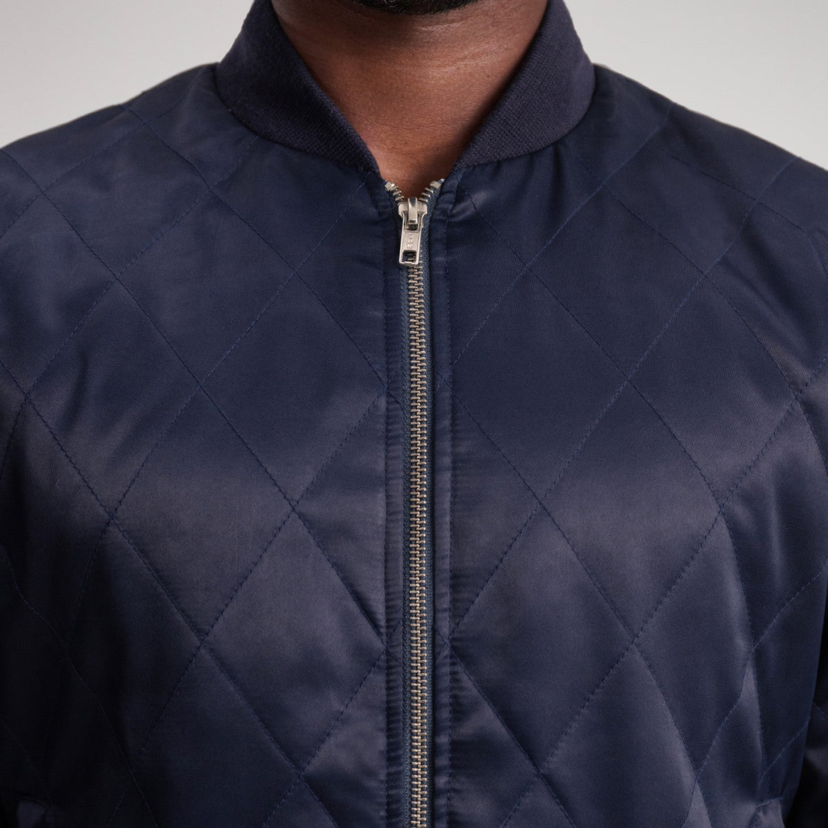 Vue intérieure Showing Polyester Lining &amp; Deux poches intérieures