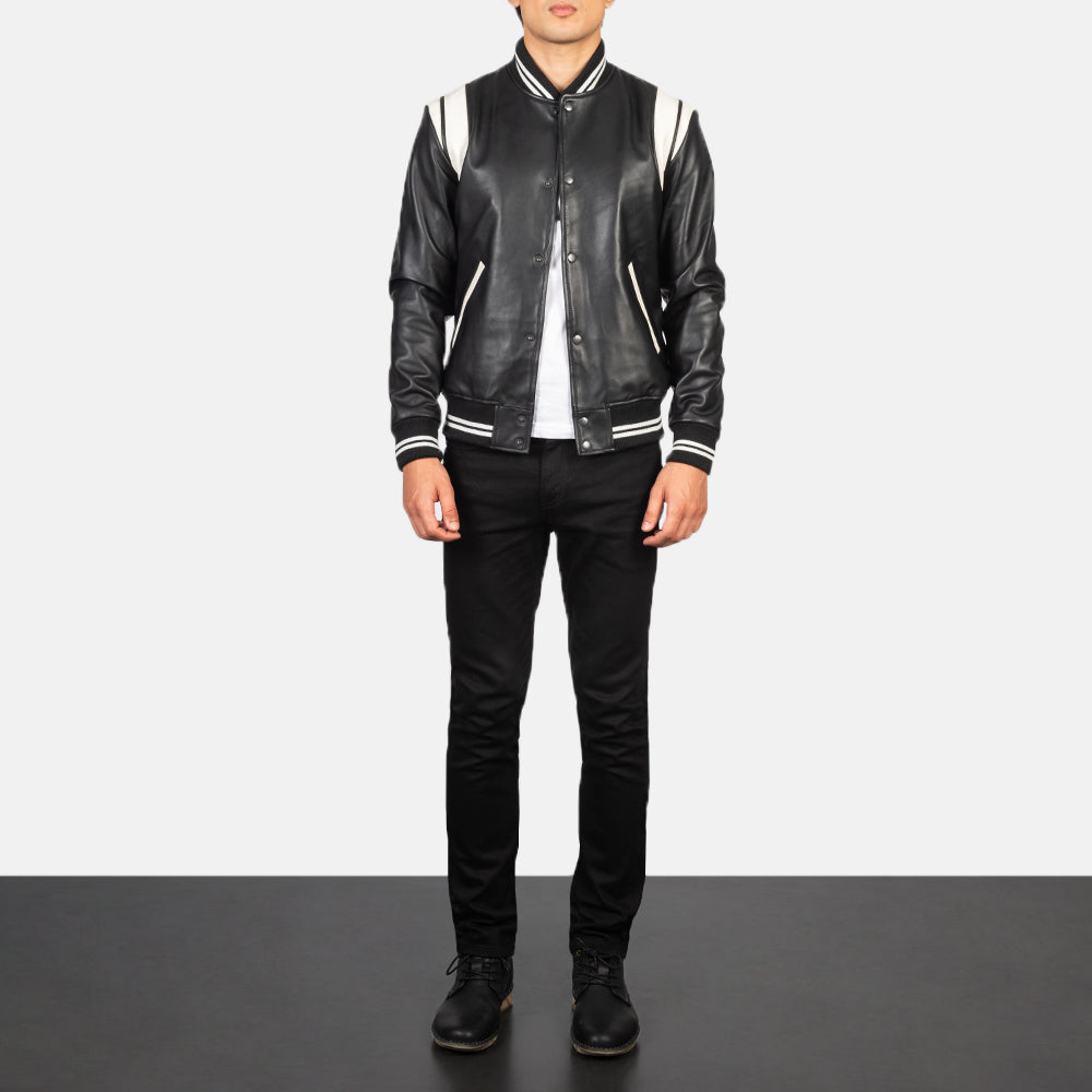 Men's Dantee Noir Leather Varsity Veste en Cuir pour Homme - Vue de profil avec coupe de manche ergonomique