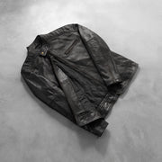 
Perspective portée de Dean Noir Veste Motard en Cuir pour Homme sur modèle - Tombé naturel à la lumière du jour