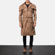 Vue détaillée of Classic Collar &amp; Buttons + Belt Hardware on Men's Deux Marron Leather Duster pour Homme
