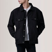 Eddie Noir Oversized Denim Trucker Veste en Cuir pour Homme For Men in Black Full-Grain Leather - Vue de face &amp; silhouette ajustée | Acheter en ligne