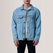 
Eddie Light Bleu Oversized Denim Trucker Veste en Cuir pour Homme For Men in Light Blue Full-Grain Leather - Vue de face & silhouette ajustée | Acheter en ligne