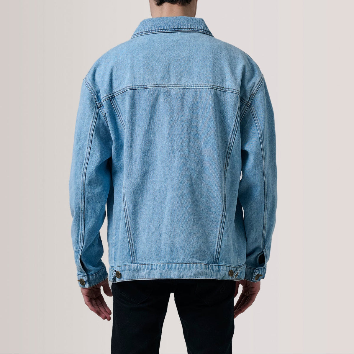 
Vue détaillée of Classic Collar & Heavy-Duty Zipper Hardware on Eddie Light Bleu Oversized Denim Trucker Veste en Cuir pour Homme For Men