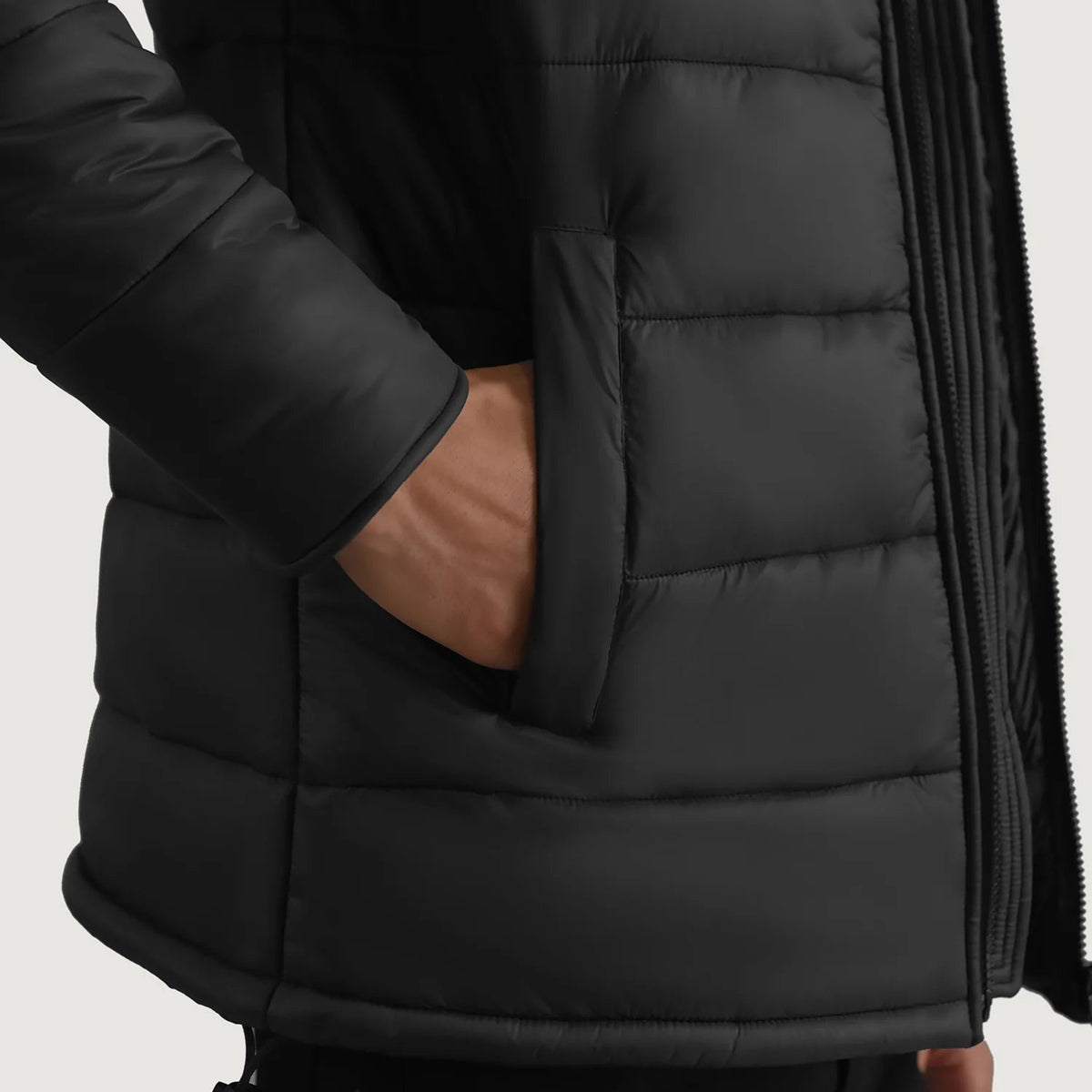 
Vue intérieure Showing Quilted Viscose Lining & Deux poches intérieures fonctionnelles