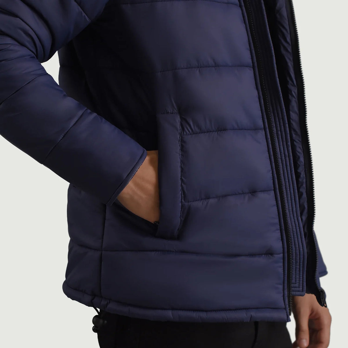 
Vue intérieure Showing Quilted Viscose Lining & Deux poches intérieures fonctionnelles