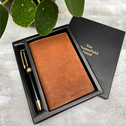 
Classic Full-Grain leather Goods - Vue arrière montrant la carrure ajustée et l'ourlet net