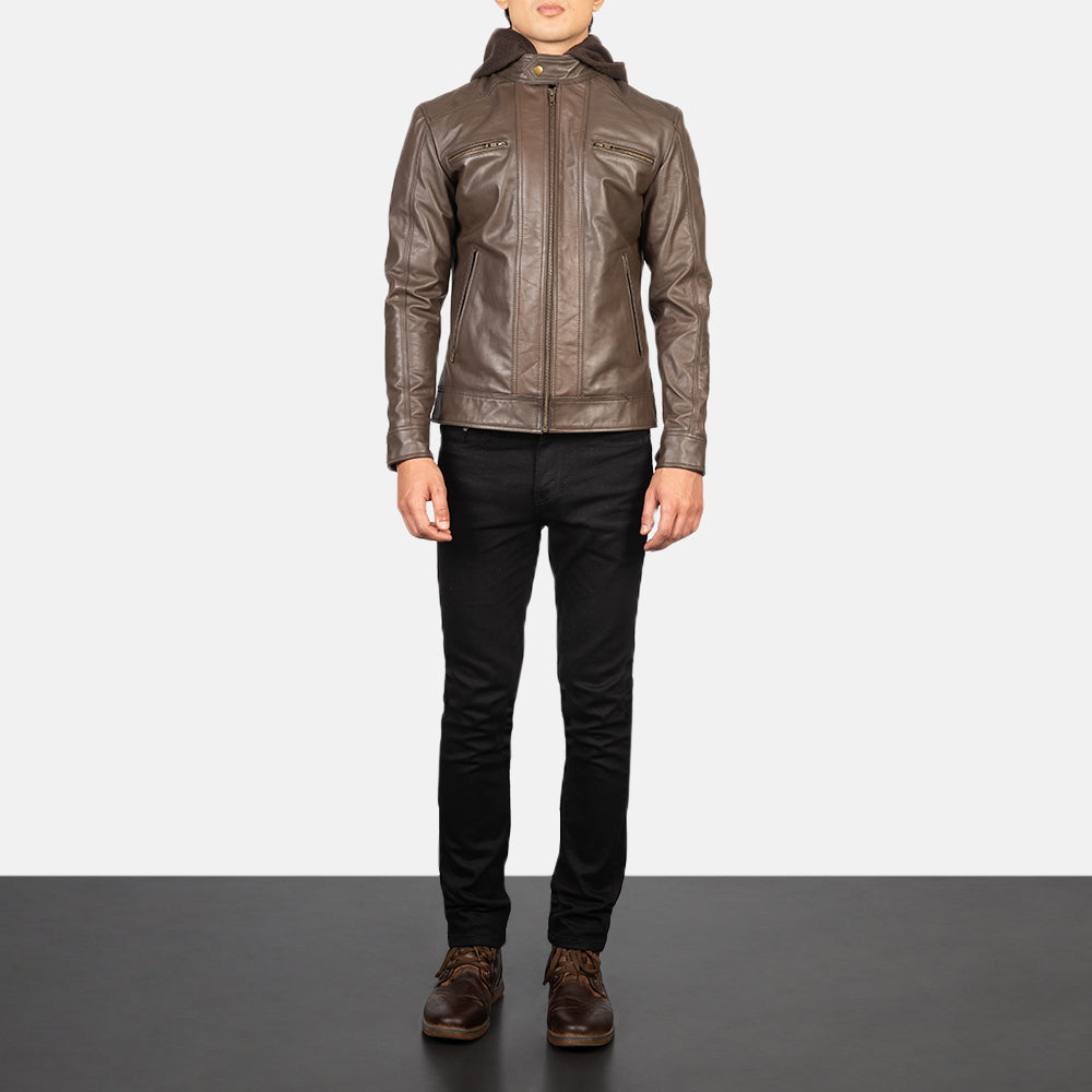 
Hector Marron Hooded Veste Motard en Cuir pour Homme - Vue de profil mettant en valeur la coupe de manche ergonomique