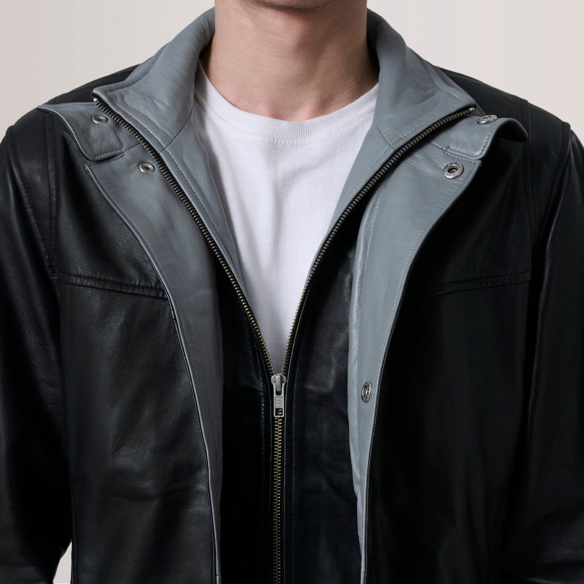 
Vue intérieure Showing Quilted Polyester Lining & Deux poches intérieures fonctionnelles