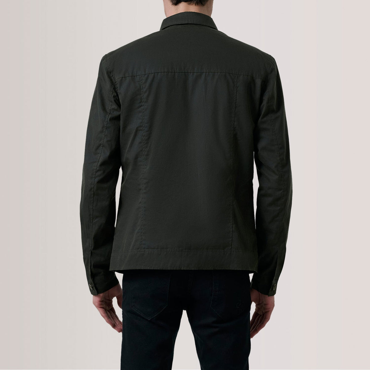 Vue détaillée of Classic Collar &amp; Button Hardware on Irwin Olive Waxed Canvas Field Veste en Cuir pour Homme For Men