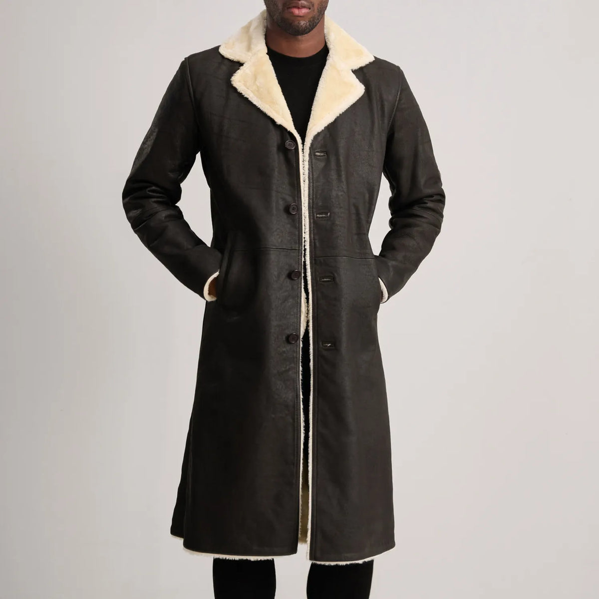 Vue détaillée of Notch &amp; Button Hardware on Kolby Tumbled Brown Shearling Long Coat