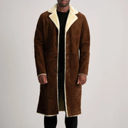 
Kolby Brown Suede Shearling Long Coat in Brown Goatskin Suede - Vue de face & silhouette ajustée | Acheter en ligne