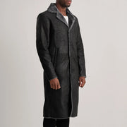 
Distressed Black Sheepskin Snuffed Aviator Jacket - Vue arrière montrant la carrure ajustée et l'ourlet net