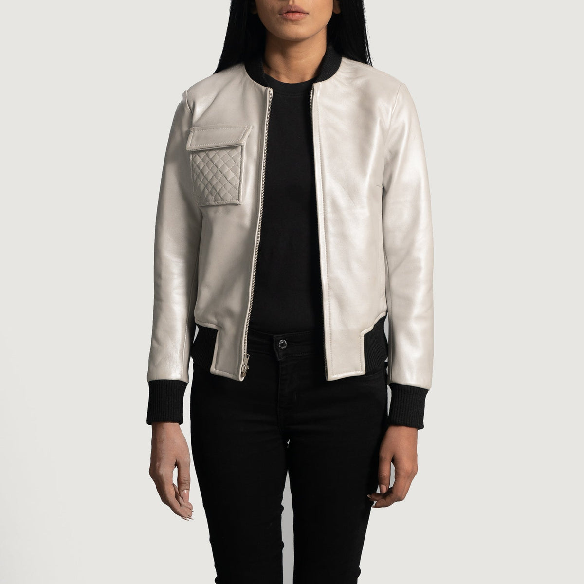 Women's Lana Silver Blouson Bomber en Cuir pour Femme in Silver Sheepskin Leather - Vue de face &amp; silhouette ajustée | Acheter en ligne