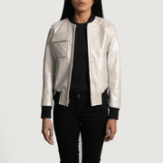 Women's Lana Silver Blouson Bomber en Cuir pour Femme in Silver Sheepskin Leather - Vue de face &amp; silhouette ajustée | Acheter en ligne