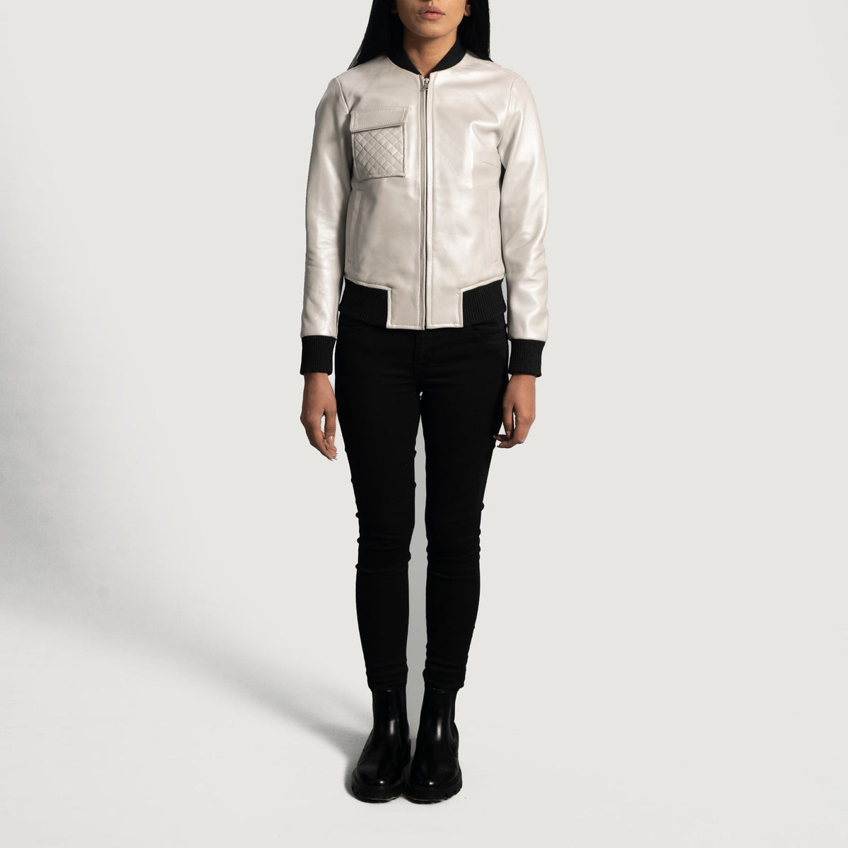 Vue détaillée of Varsity &amp; Zipper Hardware on Women's Lana Silver Blouson Bomber en Cuir pour Femme