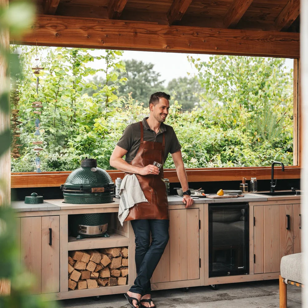 Leather Apron Churrasco pour Femme - Vue de profil avec coupe de manche ergonomique