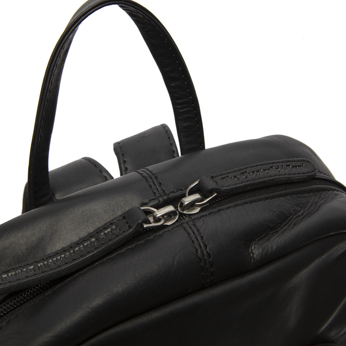 Solid Antique Brass Hardware &amp; Heavy-Duty Dual Zipper Detail on Santana Full-Grain Leather Backpack pour Femme