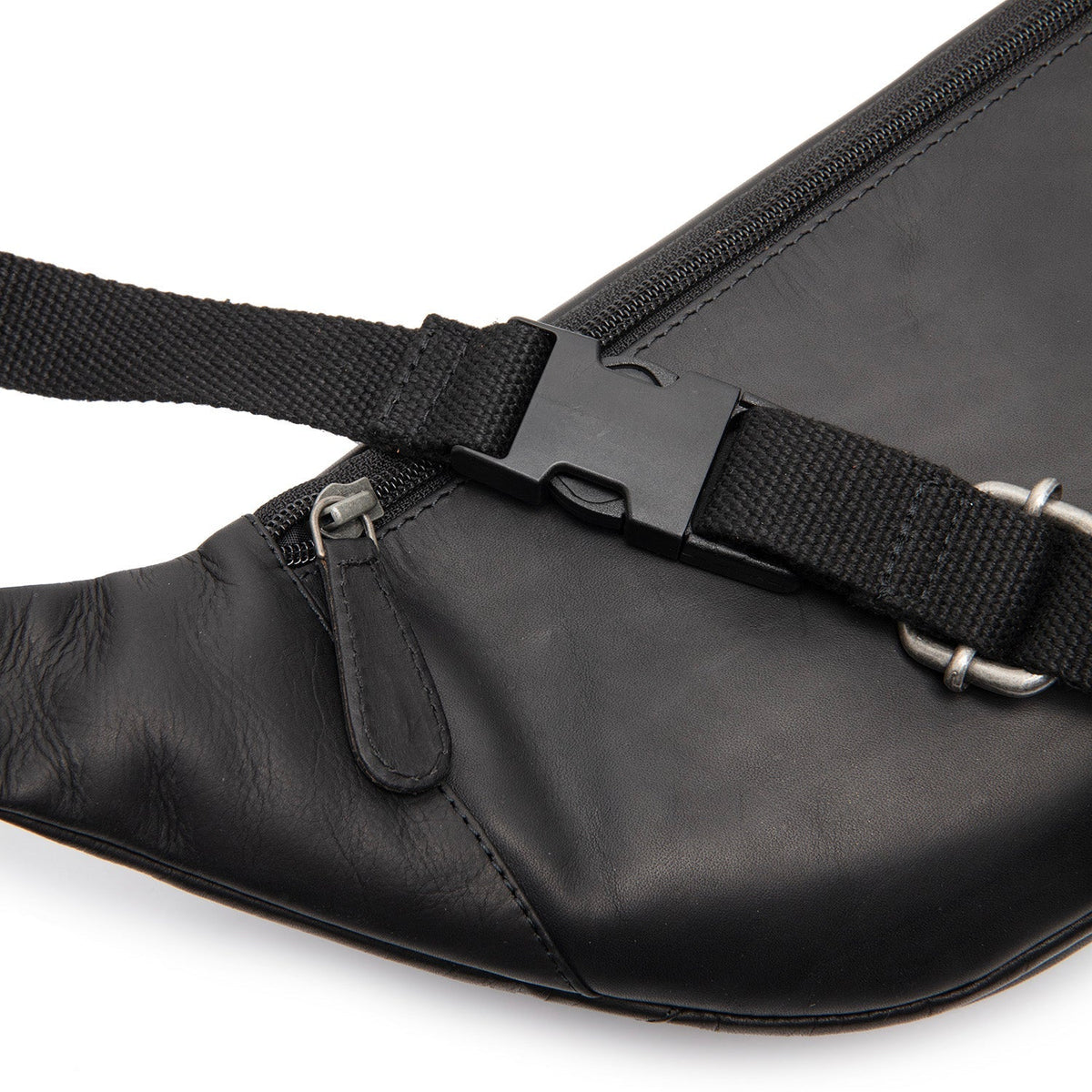 
Solid Antique Brass Hardware & Heavy-Duty Dual Zipper Detail on Vernio Sac banane en cuir pleine fleur