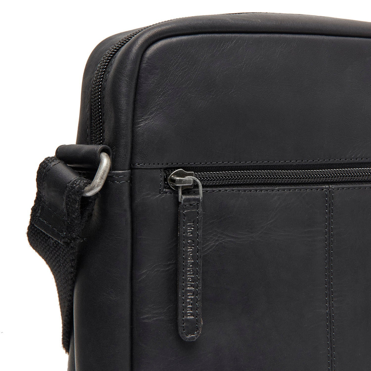 Solid Antique Brass Hardware &amp; Heavy-Duty Dual Zipper Detail on Anzora Full-Grain Leather Crossbody Bag pour Homme