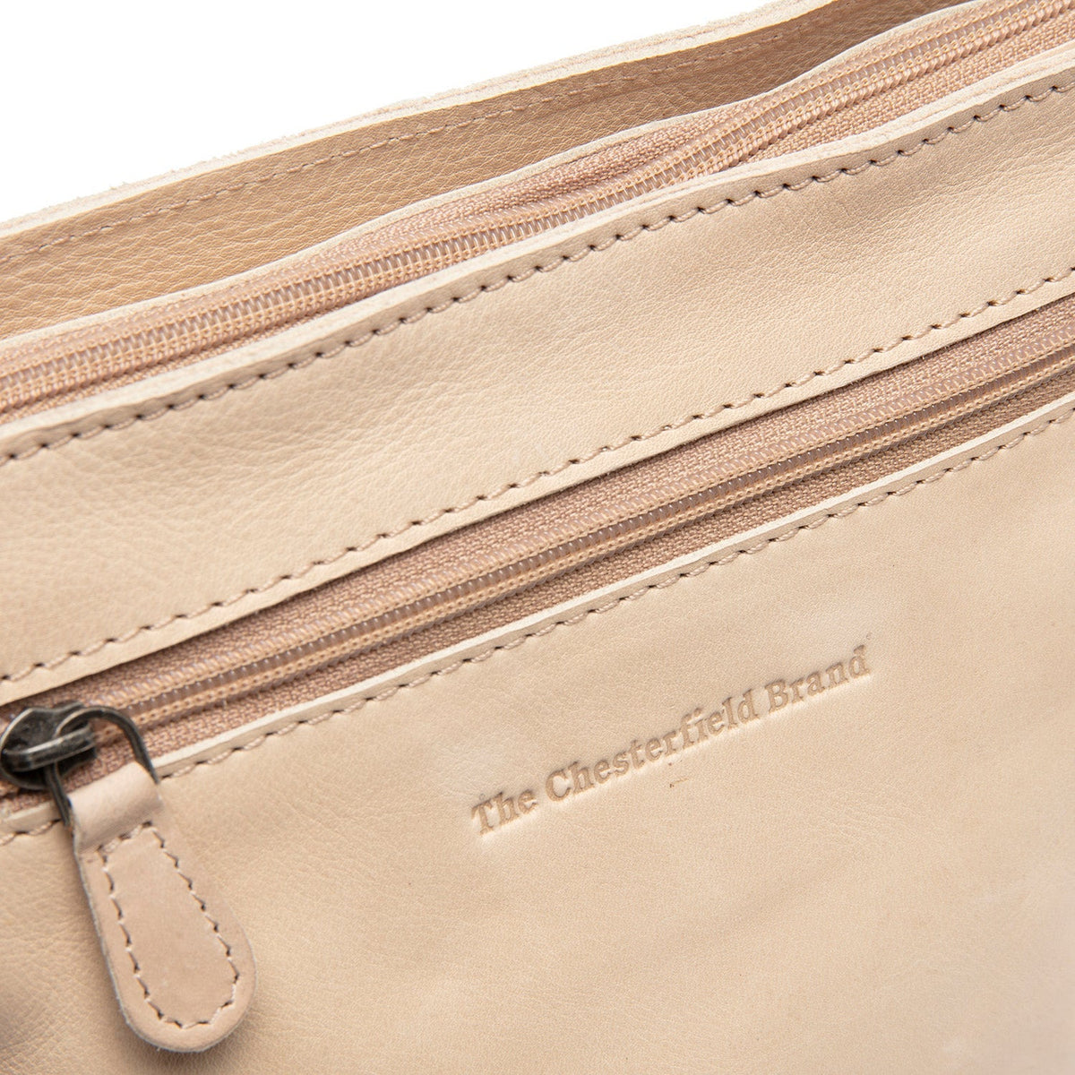 Aston Full-Grain Leather Crossbody Bag pour Femme - Structured Side Profile Showing Gusset Depth &amp; Expansion Capacity