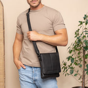 Bodin Full-Grain Leather Crossbody Bag pour Femme - Structured Side Profile Showing Gusset Depth &amp; Expansion Capacity