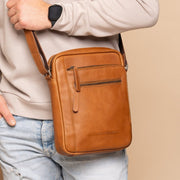 Dessau Full-Grain Leather Crossbody Bag pour Homme – Vue produit alternative 2