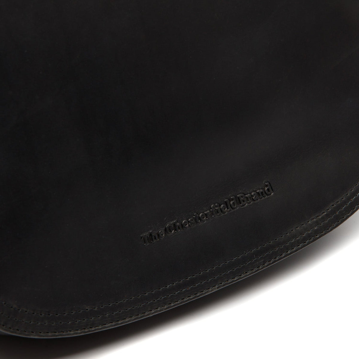 
Solid Antique Brass Hardware & Heavy-Duty Dual Zipper Detail on Everglades Sac besace en cuir pleine fleur
