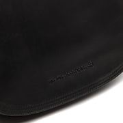 
Solid Antique Brass Hardware & Heavy-Duty Dual Zipper Detail on Everglades Sac besace en cuir pleine fleur