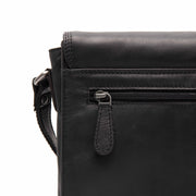 
Lunor Sac besace en cuir pleine fleur - Profil latéral structuré montrant la profondeur du soufflet