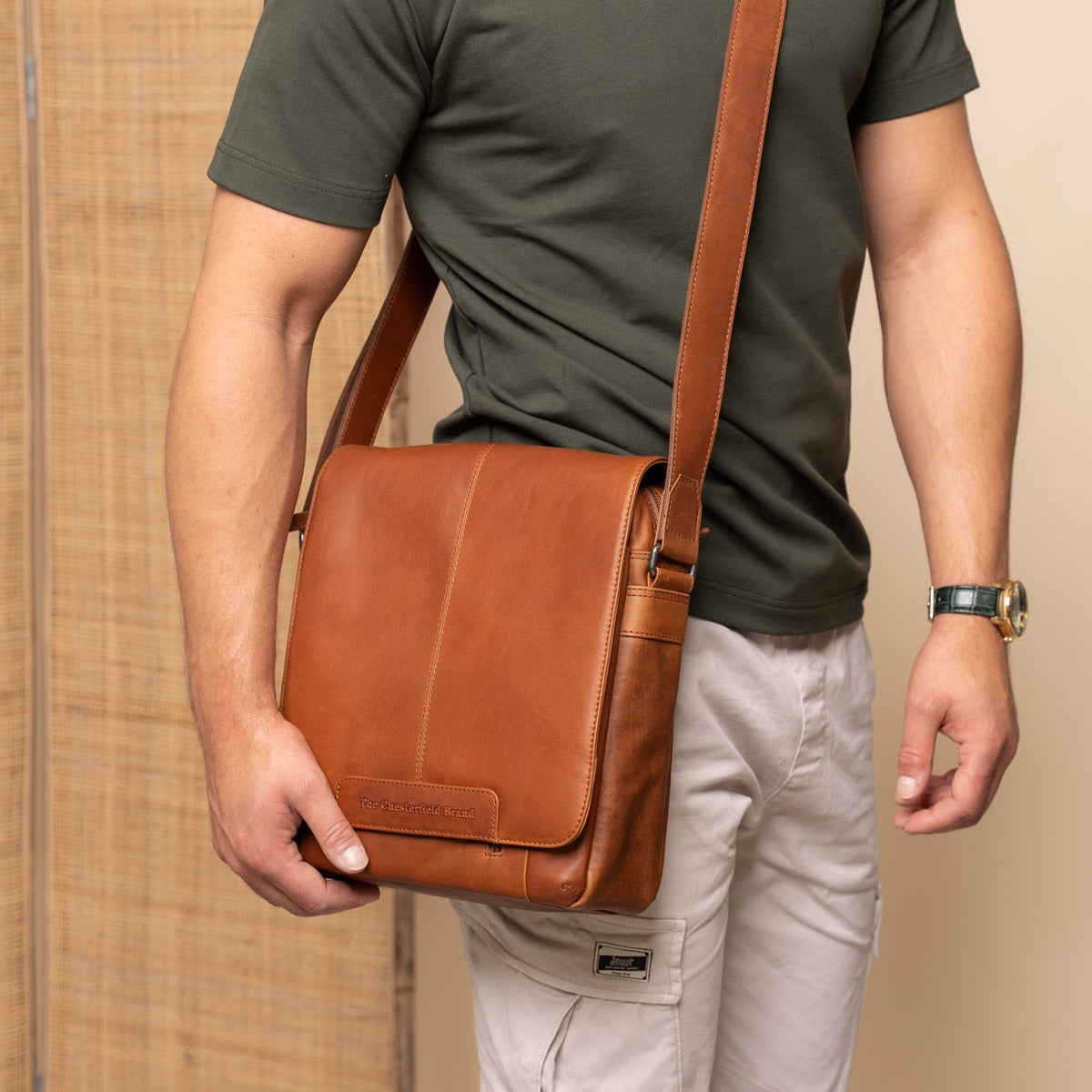 Raphael Full-Grain Leather Crossbody Bag pour Homme – Vue produit alternative 2