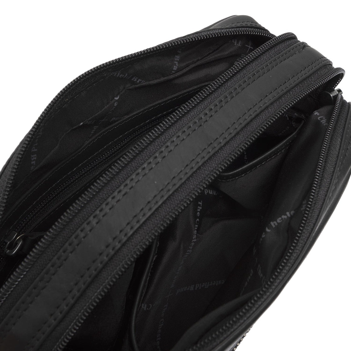 
Samui Sac besace en cuir pleine fleur - Perspective arrière montrant les bretelles en cuir renforcées