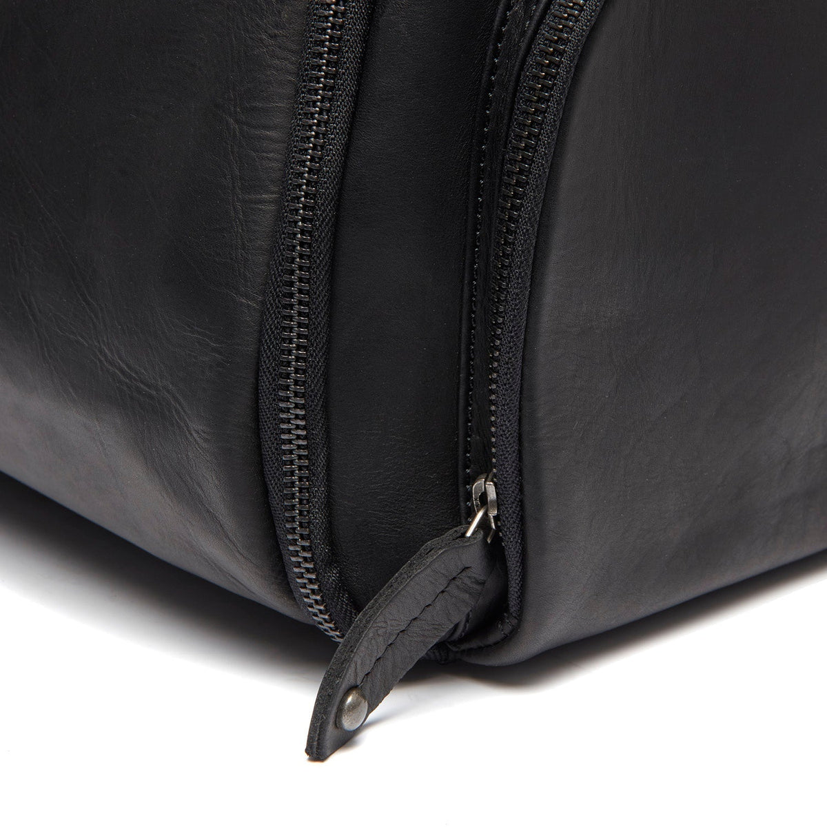 
Leather Garment Bag Finlay - Vue de profil mettant en valeur la coupe de manche ergonomique