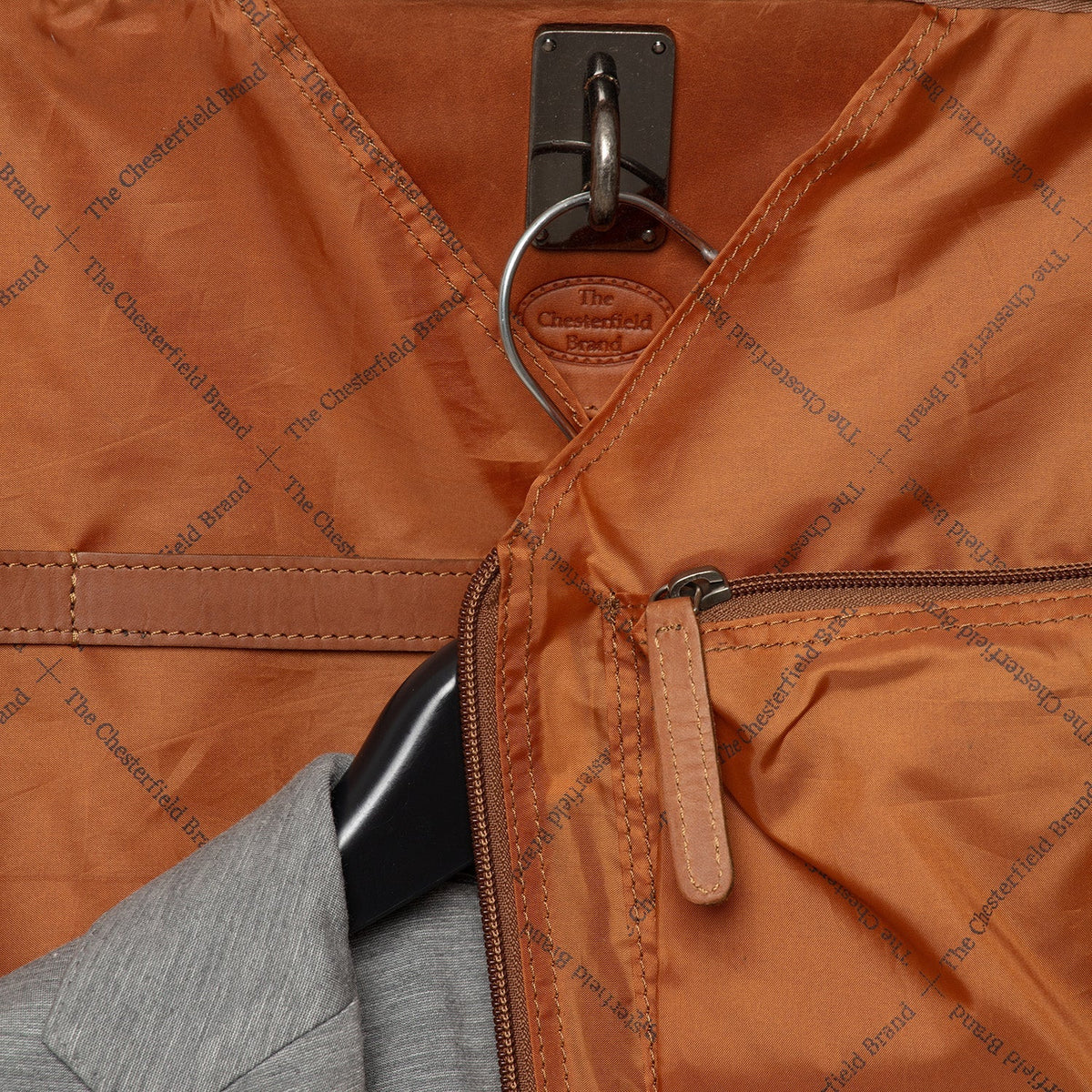 Cognac Leather Garment Bag Josh pour Femme, detail view 4