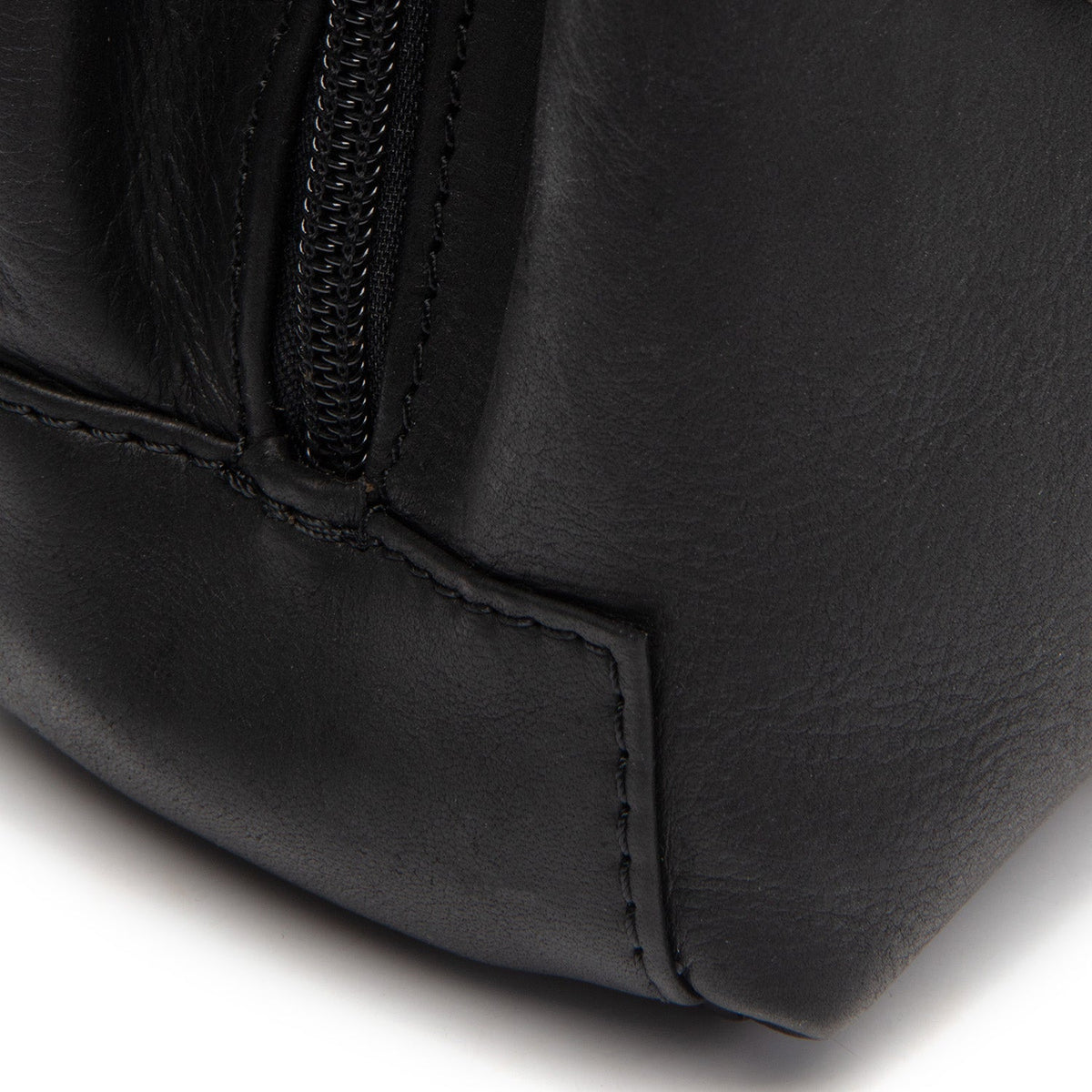 Authentic 100% Full-Grain Leather Grain Texture &amp; Heavy-Duty Seam Stitching Detail