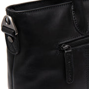 Vue détaillée of Classic Collar &amp; Heavy-Duty Zipper Hardware on Pergamino Full-Grain Leather Handbag pour Femme