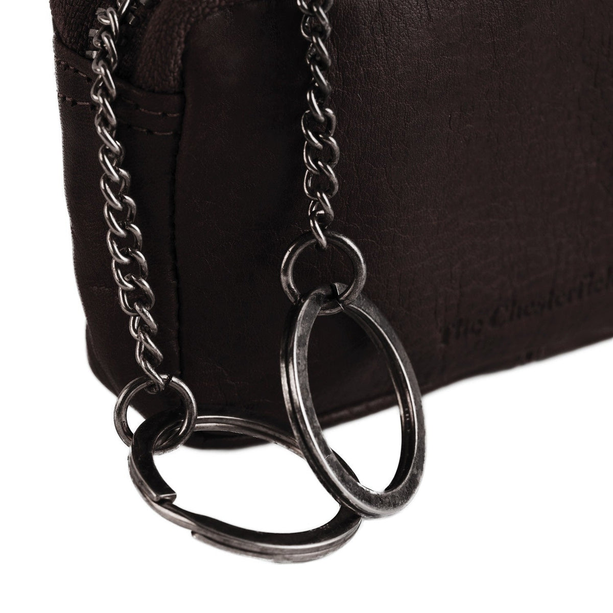Styled Fit Perspective of Corey Full-Grain Leather Key Case pour Femme on Model - Natural Daylight Drape