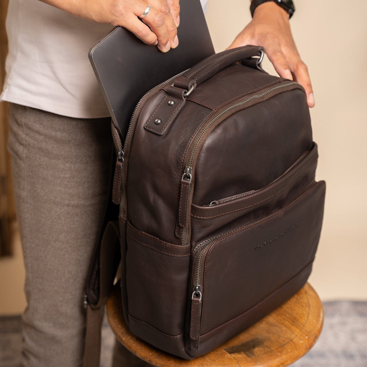 Austin Full-Grain Leather Laptop Backpack pour Femme – Vue produit alternative 3