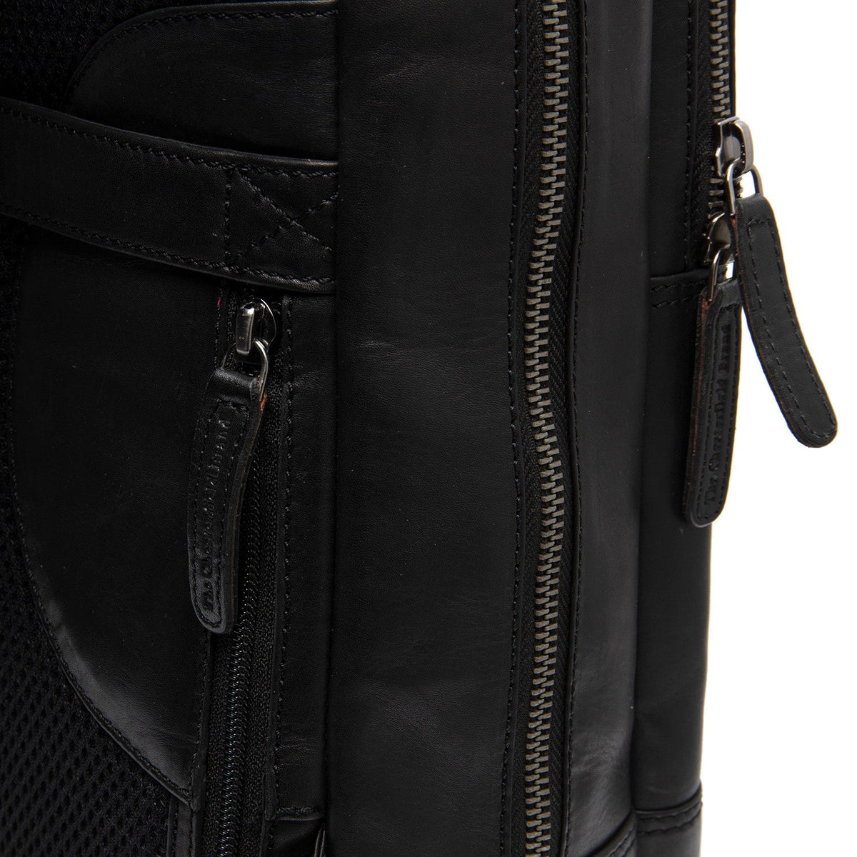 Solid Antique Brass Hardware &amp; Heavy-Duty Dual Zipper Detail on Nicola Full-Grain Leather Laptop Backpack pour Femme