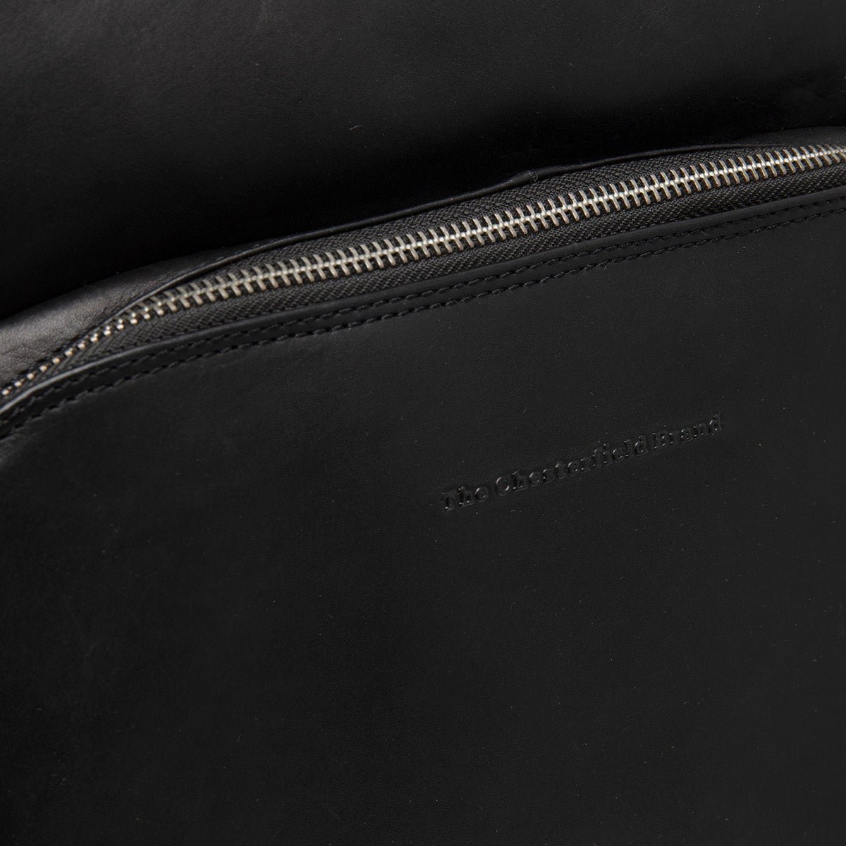 Vue intérieure Showing Dedicated Padded Laptop Sleeve &amp; Multi-Compartment Organization