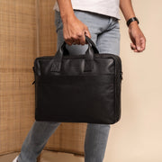 Frazer Full-Grain Leather Laptop Bag pour Femme - Structured Side Profile Showing Gusset Depth &amp; Expansion Capacity