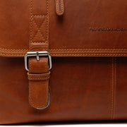 Solid Antique Brass Hardware &amp; Heavy-Duty Dual Zipper Detail on Imperia Full-Grain Leather Laptop Bag pour Homme