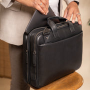 Iseo Full-Grain Leather Laptop Bag pour Homme - Structured Side Profile Showing Gusset Depth &amp; Expansion Capacity